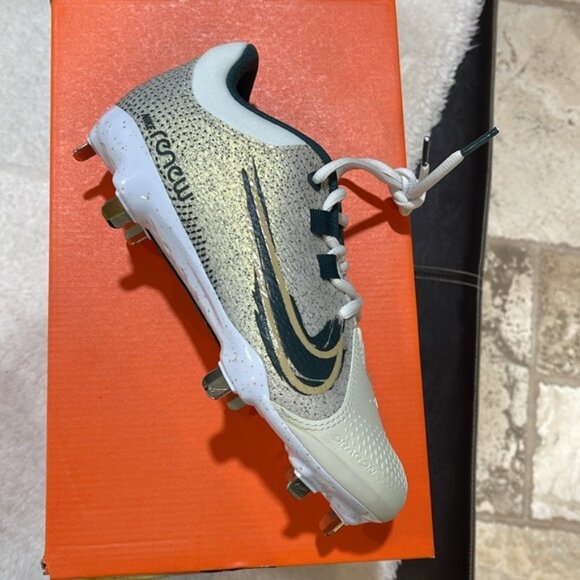 Nike Women's Hyperdiamond 4 Pro Metal Fastpitch Softball Cleats - Picture 4 of 4